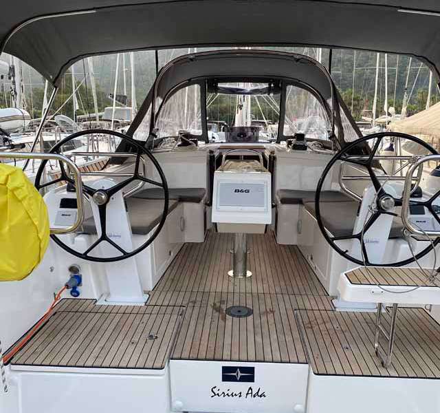 Sailboat Bavaria C38
