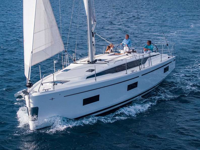 Sailboat Bavaria C42