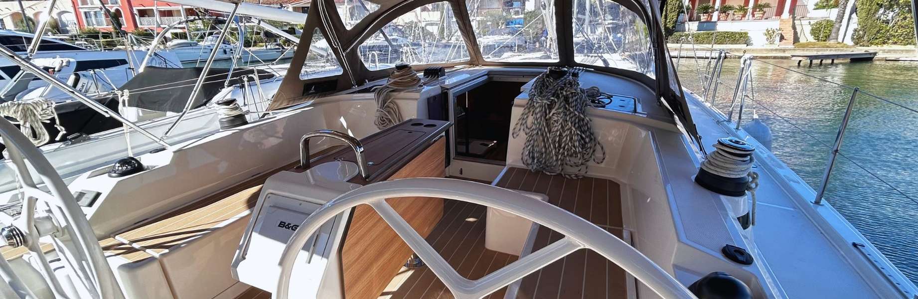 Sailboat Bavaria C42