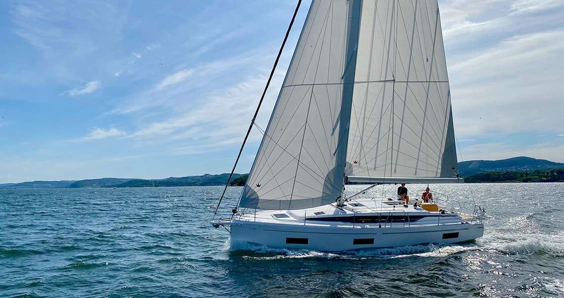 Парусная яхта Bavaria C42