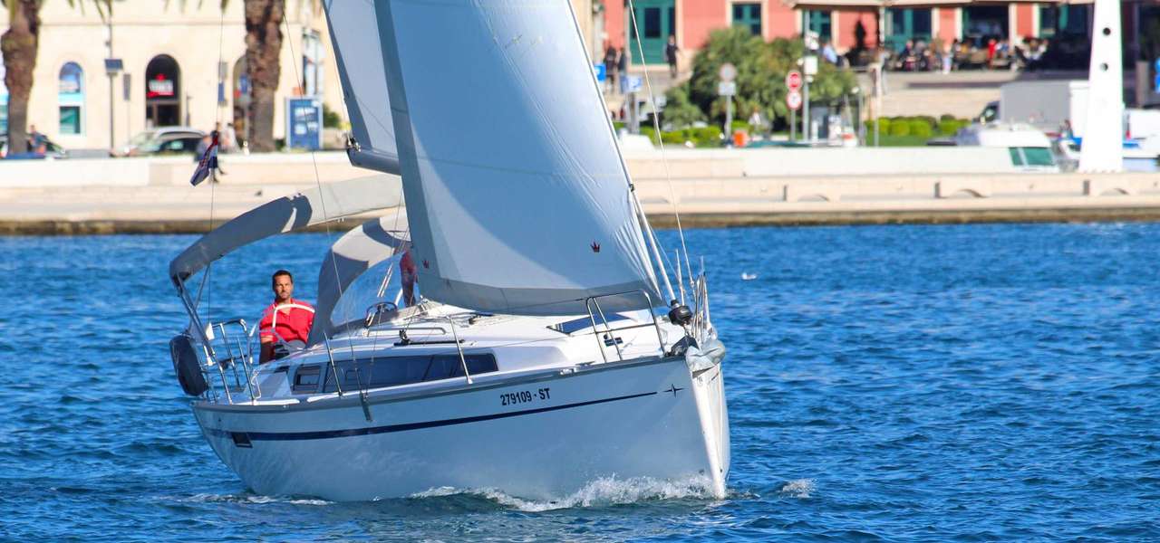 Sailboat Bavaria Cruiser 34