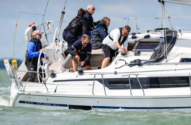 Sailboat Bavaria Cruiser 37