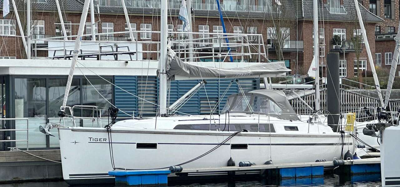 Парусная яхта Bavaria Cruiser 37