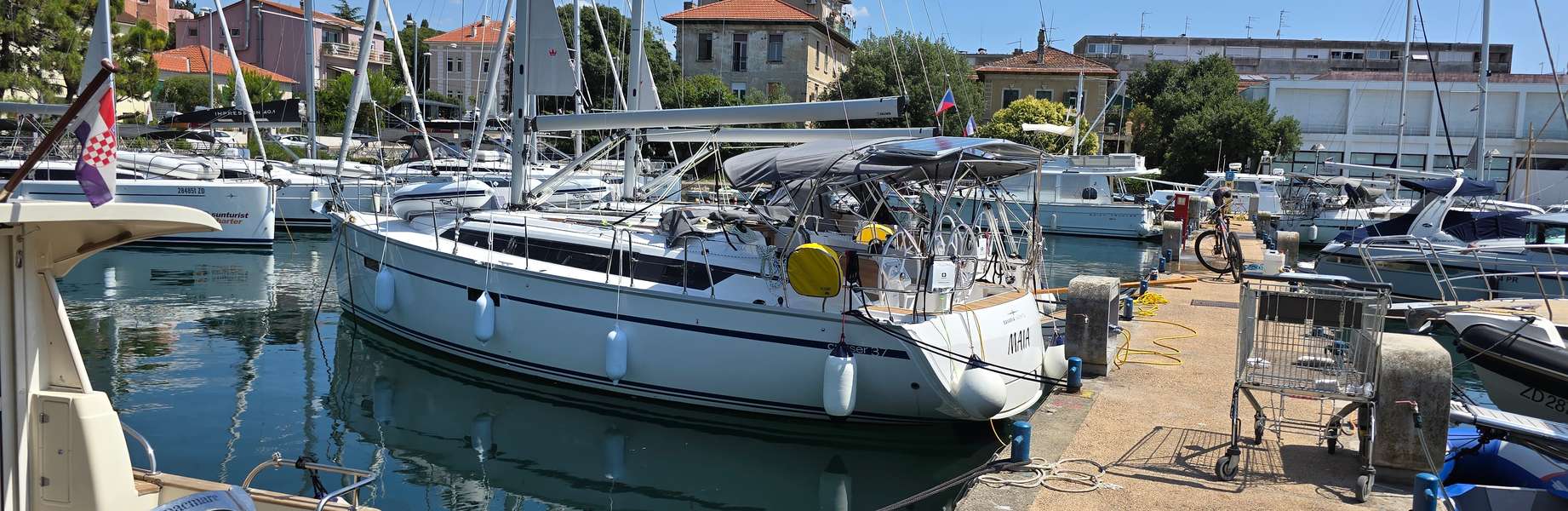 Парусная яхта Bavaria Cruiser 37