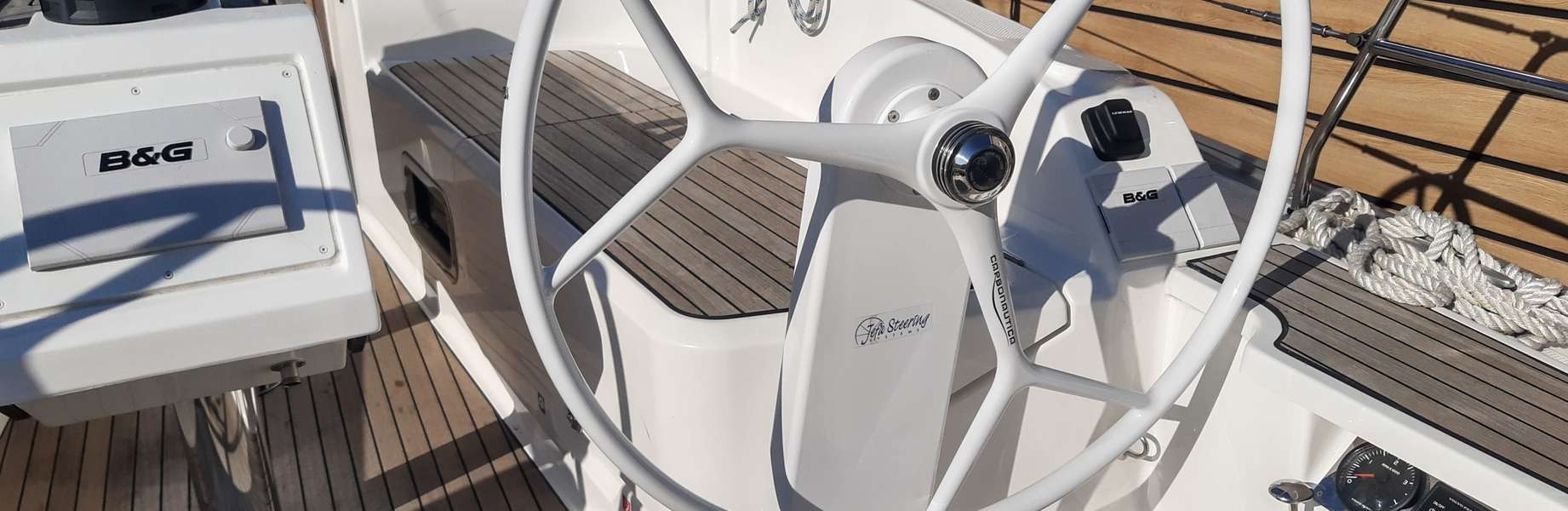 Sailboat Bavaria Cruiser 37