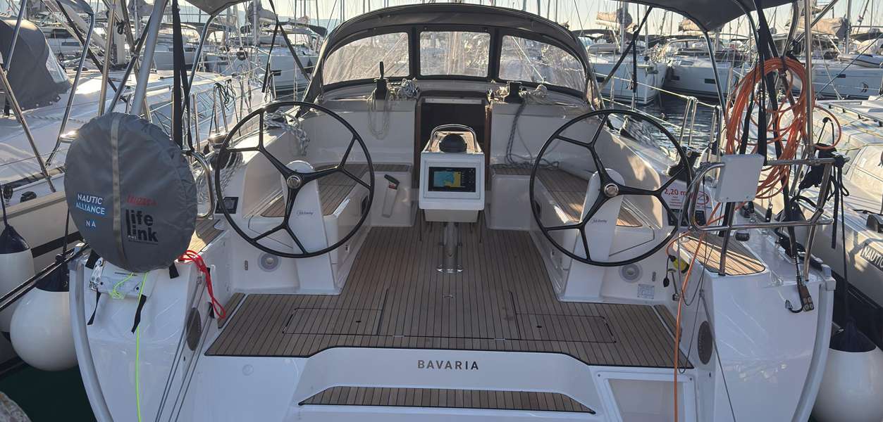 Sailboat Bavaria 45 Voyager