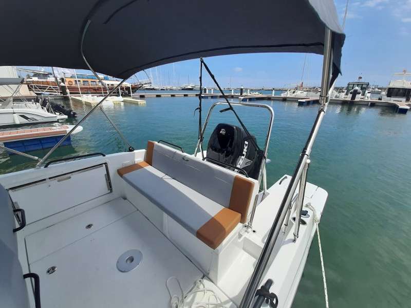 Barco a motor Flyer 6.6 Sundeck