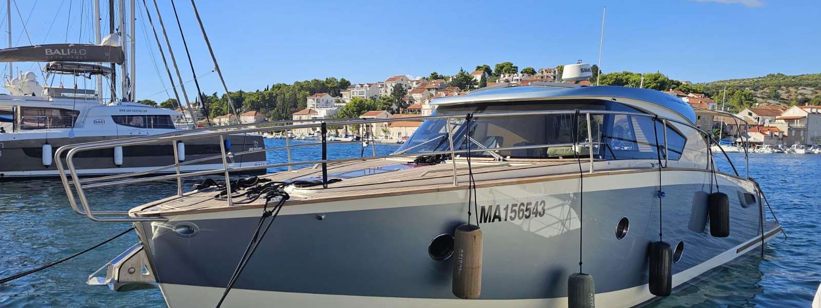 Моторная яхта Brioni 44