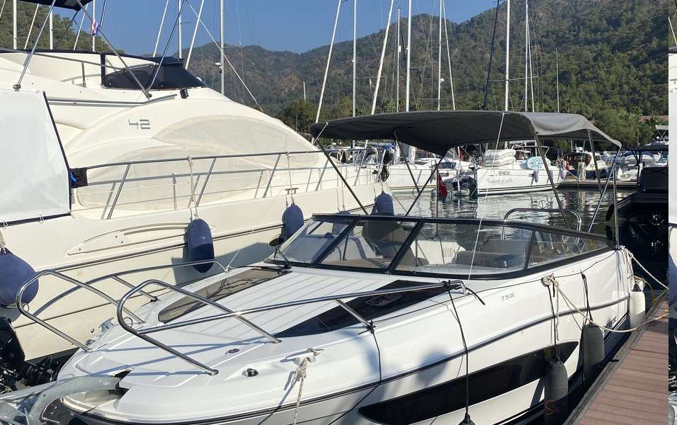 Motor boat Cap Camarat 7.5 DC