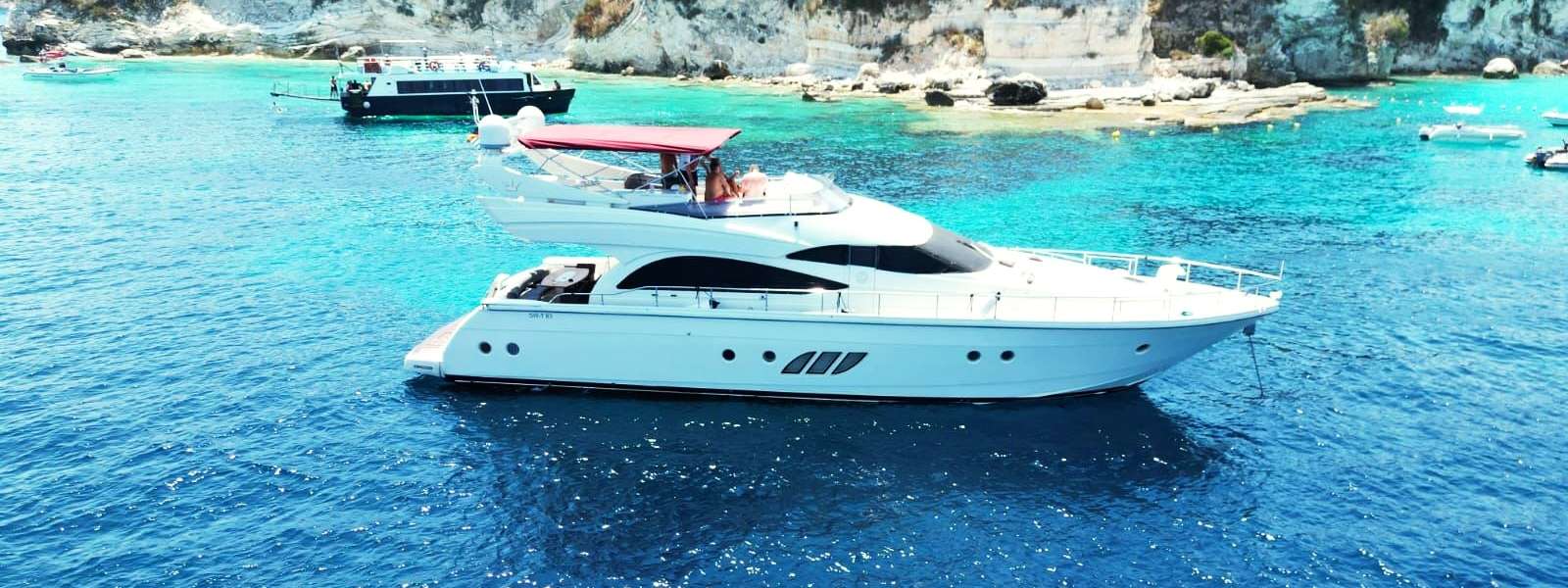 Luxusyacht Dominator 62