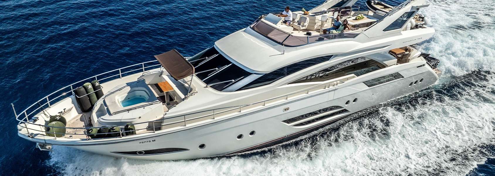 Yate de lujo Dominator 780 S