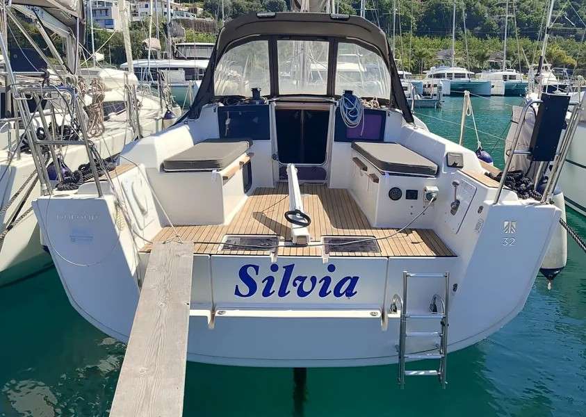 Velero Dufour 32