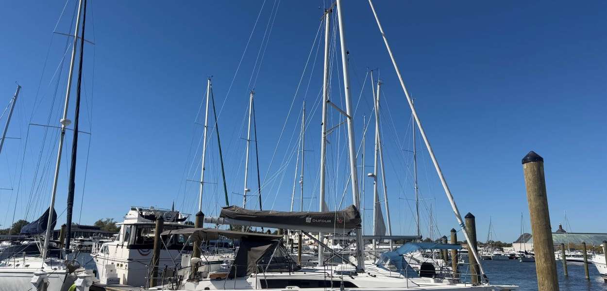 Velero Dufour 37