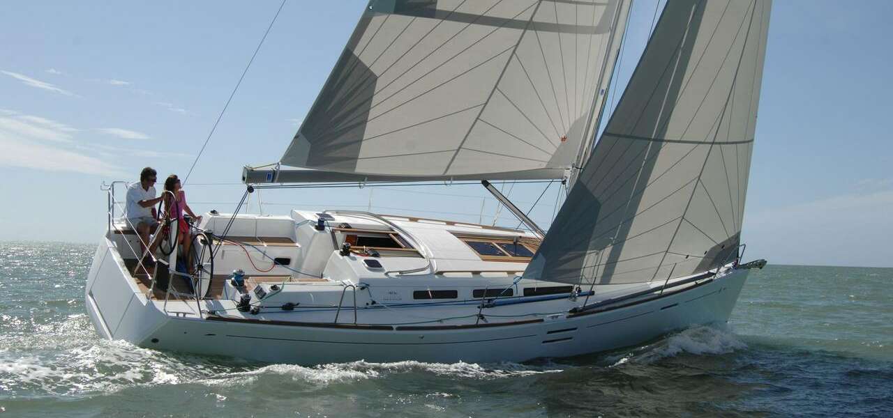 Velero Dufour 40E