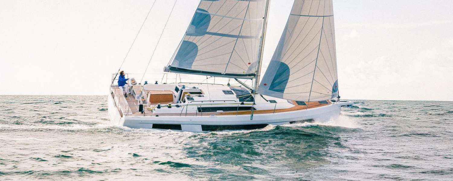 Velero Dufour 44