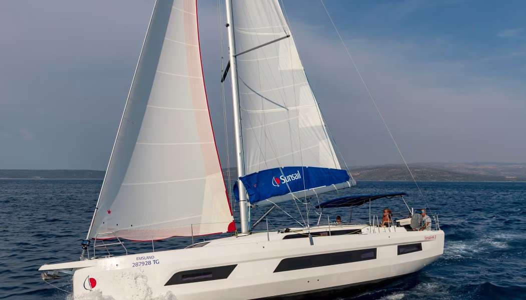 Velero Dufour 44