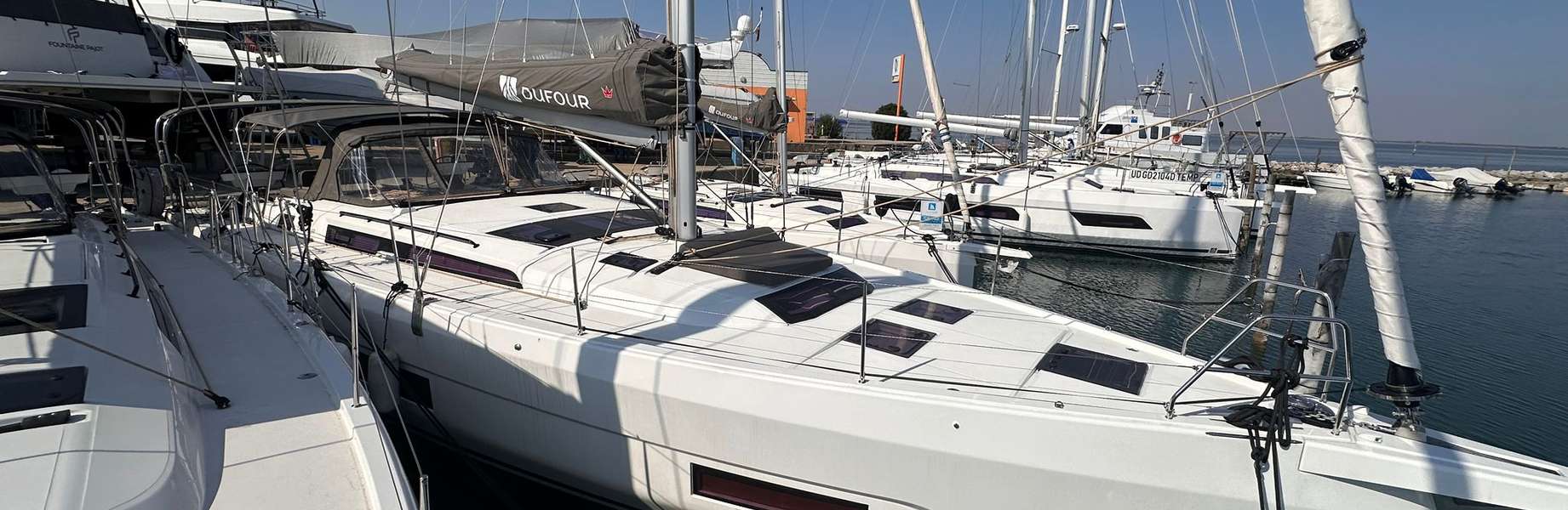 Парусная яхта Dufour 470