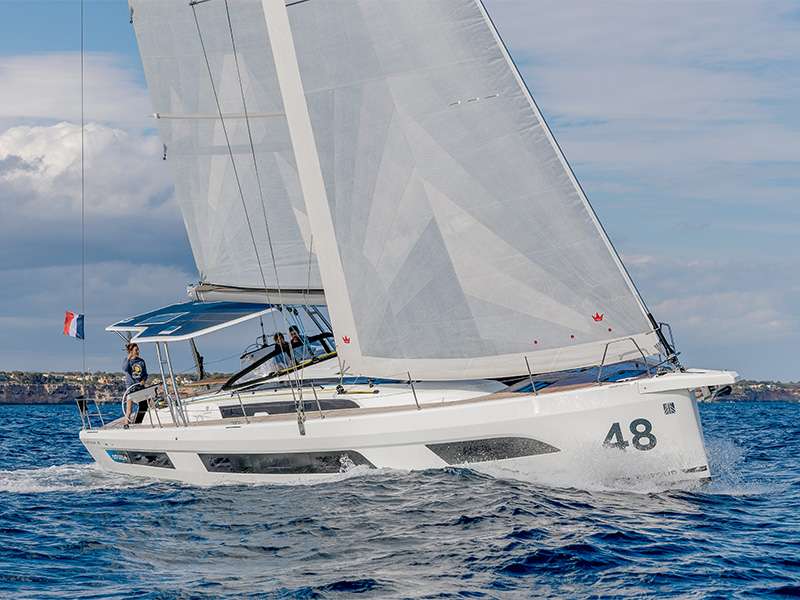 Velero Dufour 48