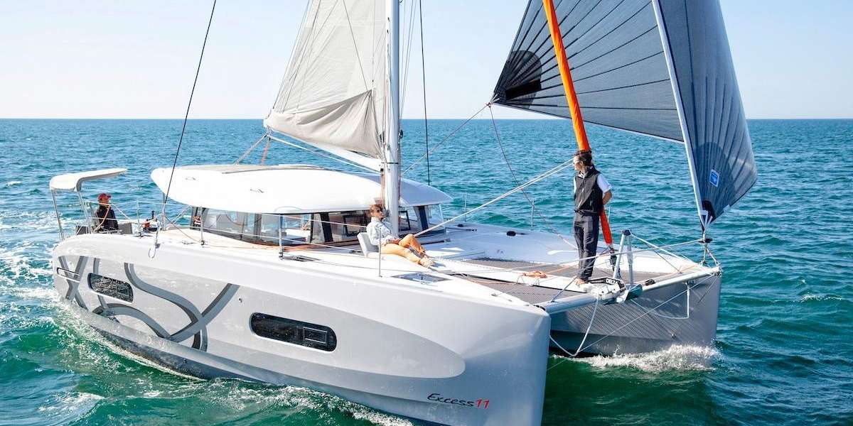 Catamaran Excess 11