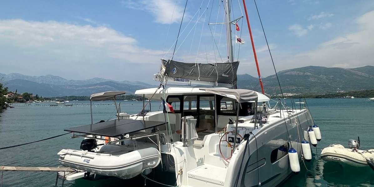 Катамаран Excess 11