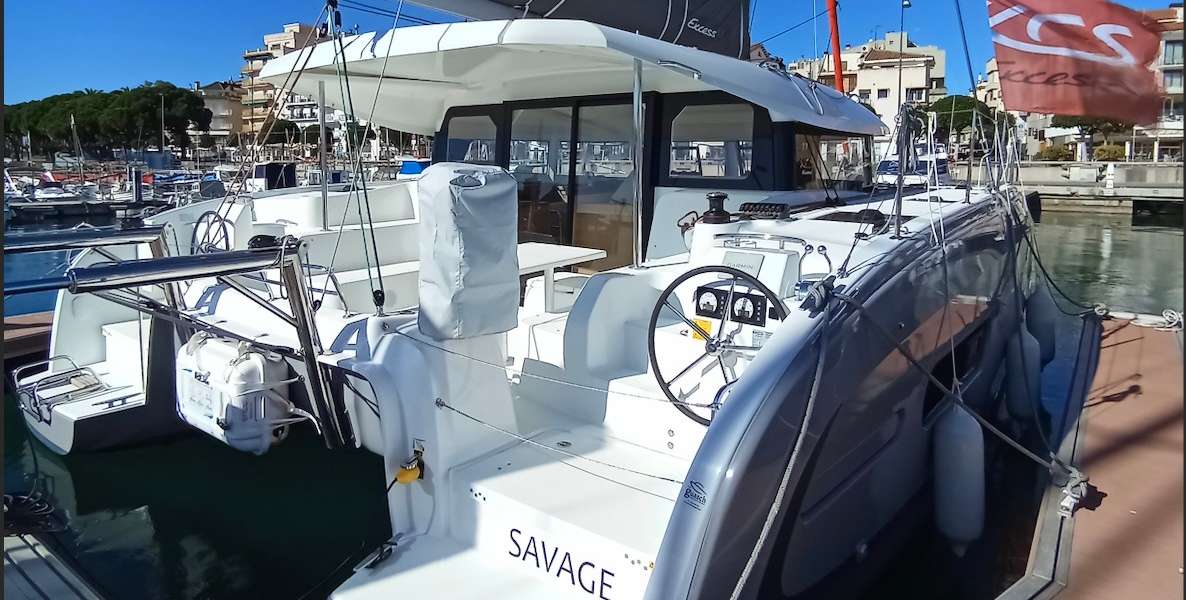 Catamarán Excess 11