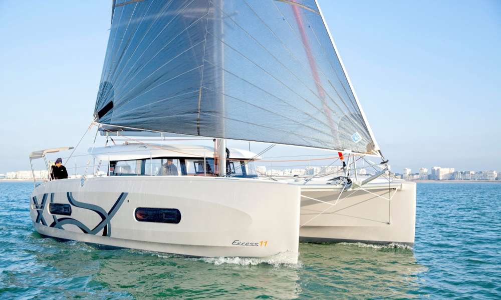 Catamarano Excess 11