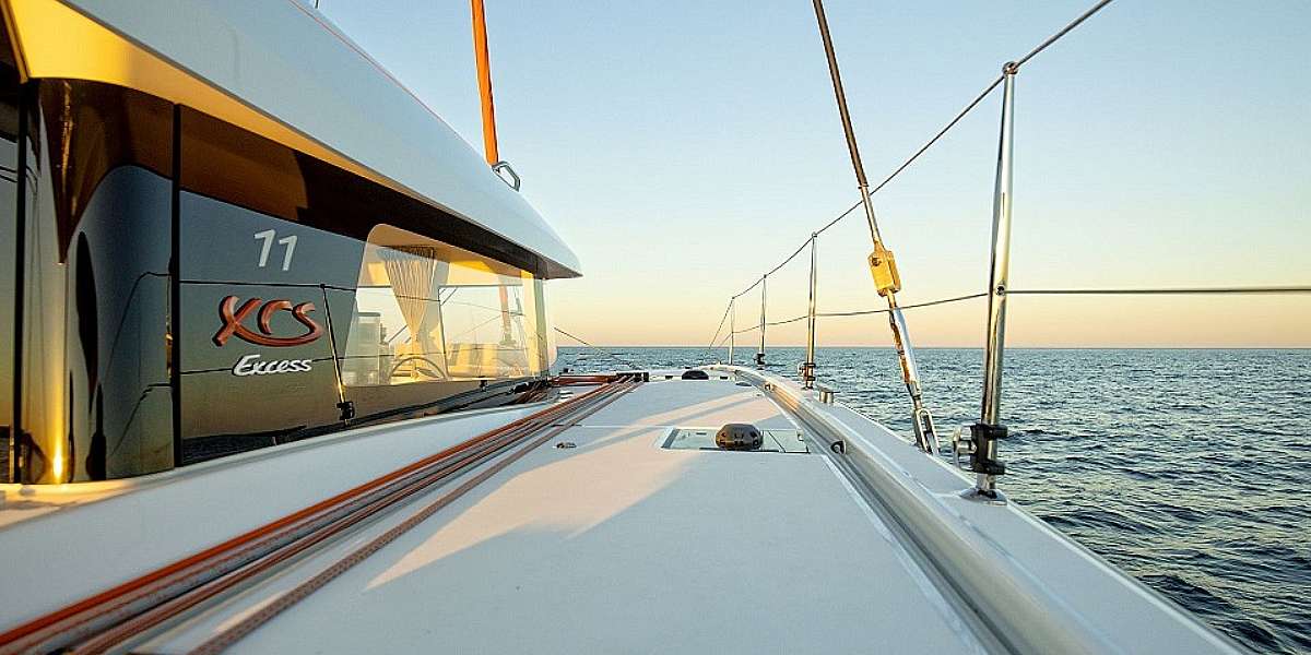 Catamaran Excess 11