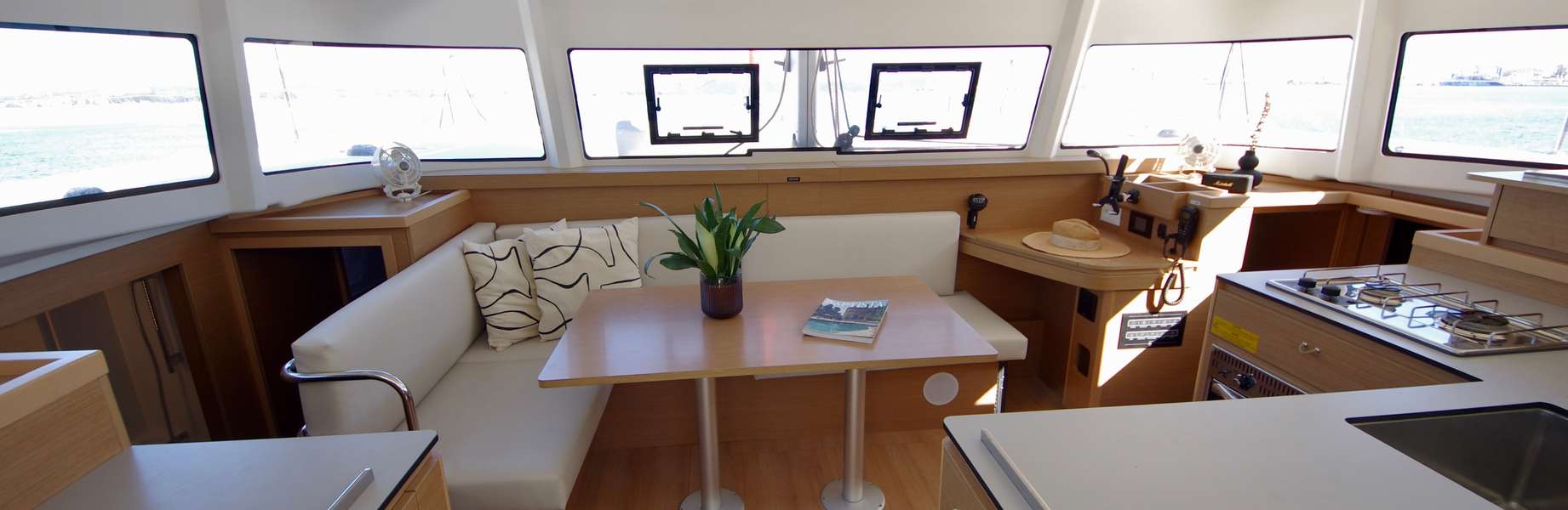 Catamarán Excess 11