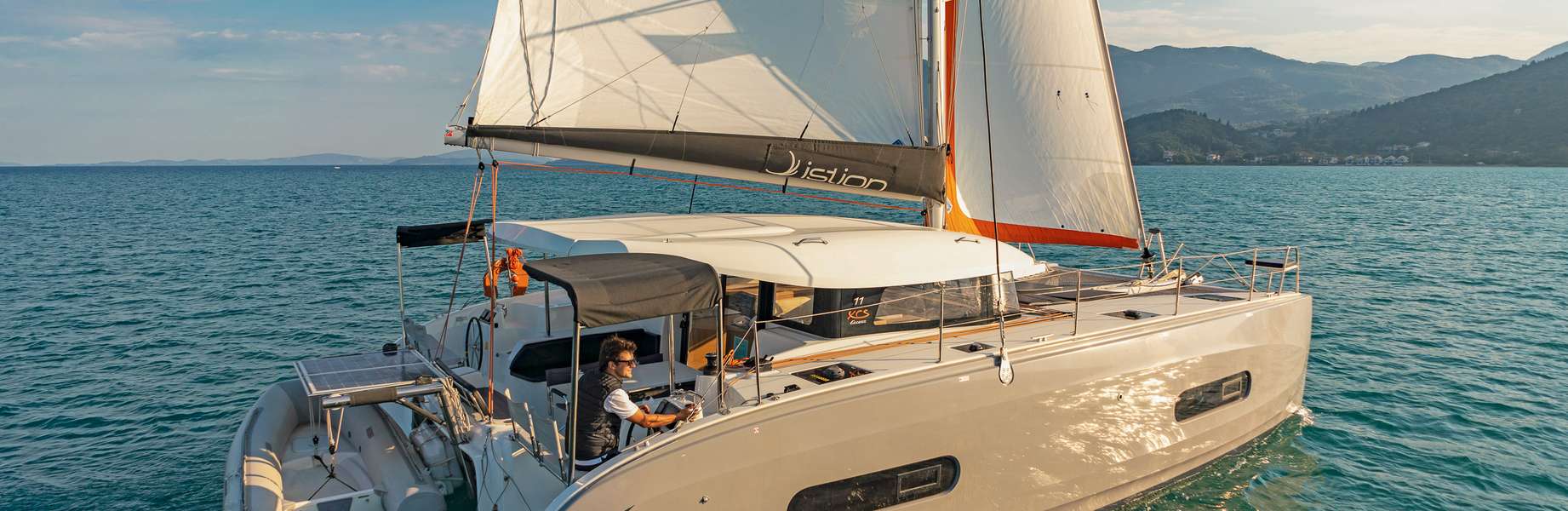 Catamarán Excess 11