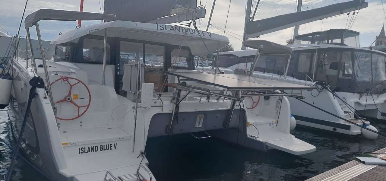 Catamaran Excess 11