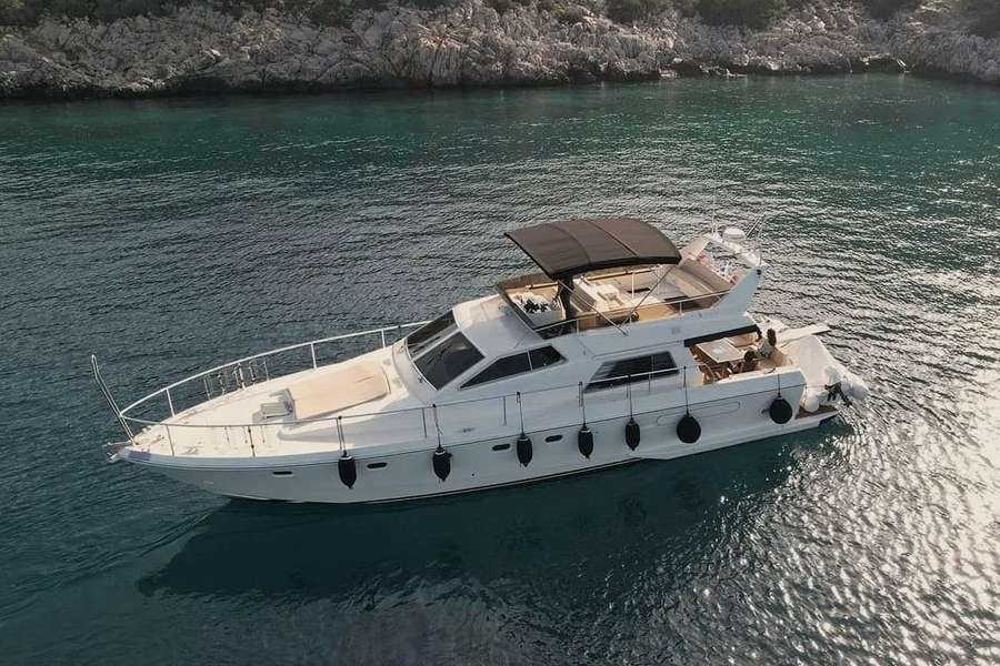 Bateaux à moteur Ferretti 52