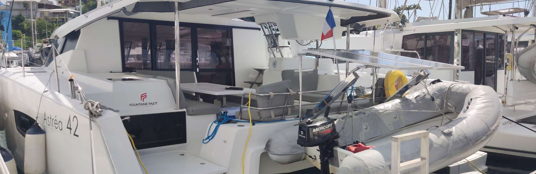 Catamaran Astrea 42