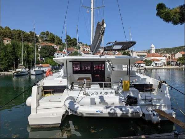 Catamaran Astrea 42