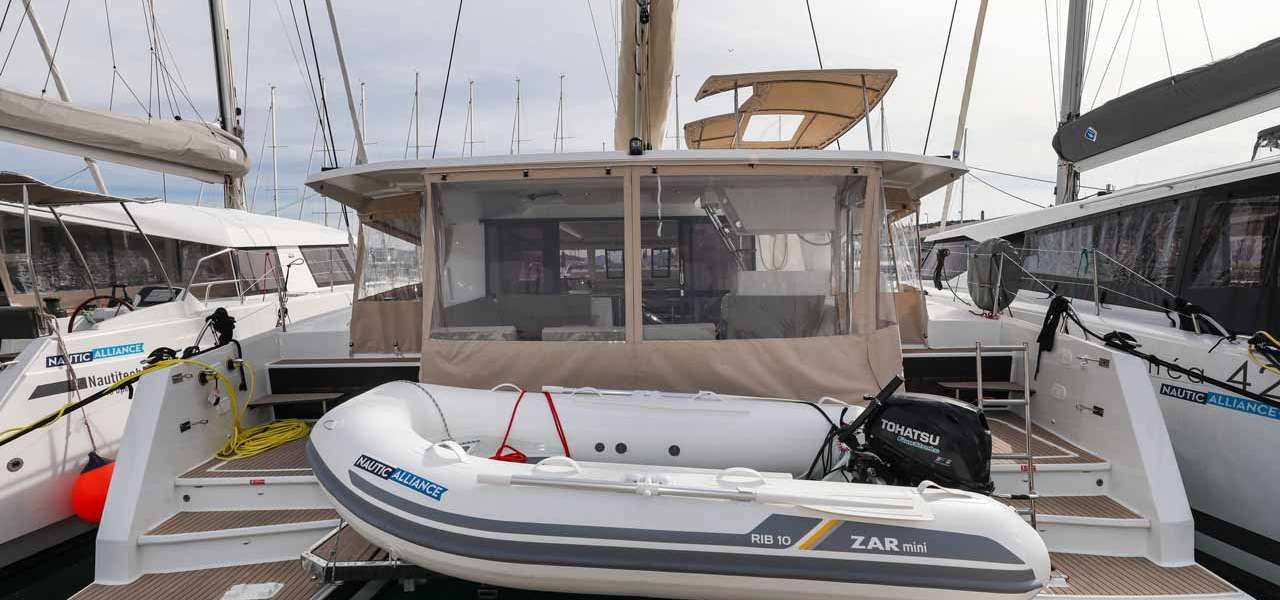 Catamaran Astrea 42