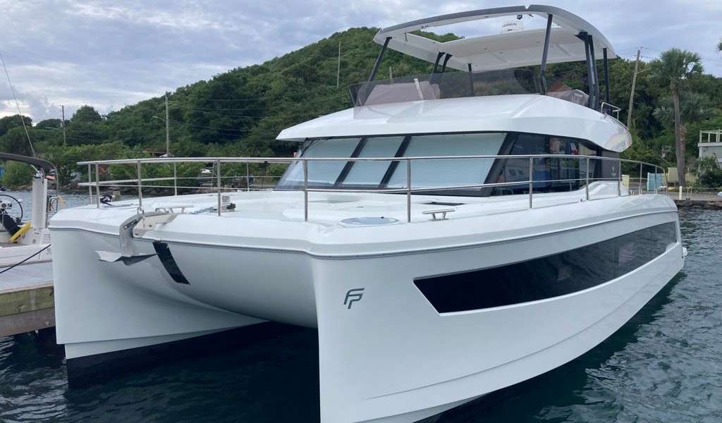 Catamaran à Moteur MY 6