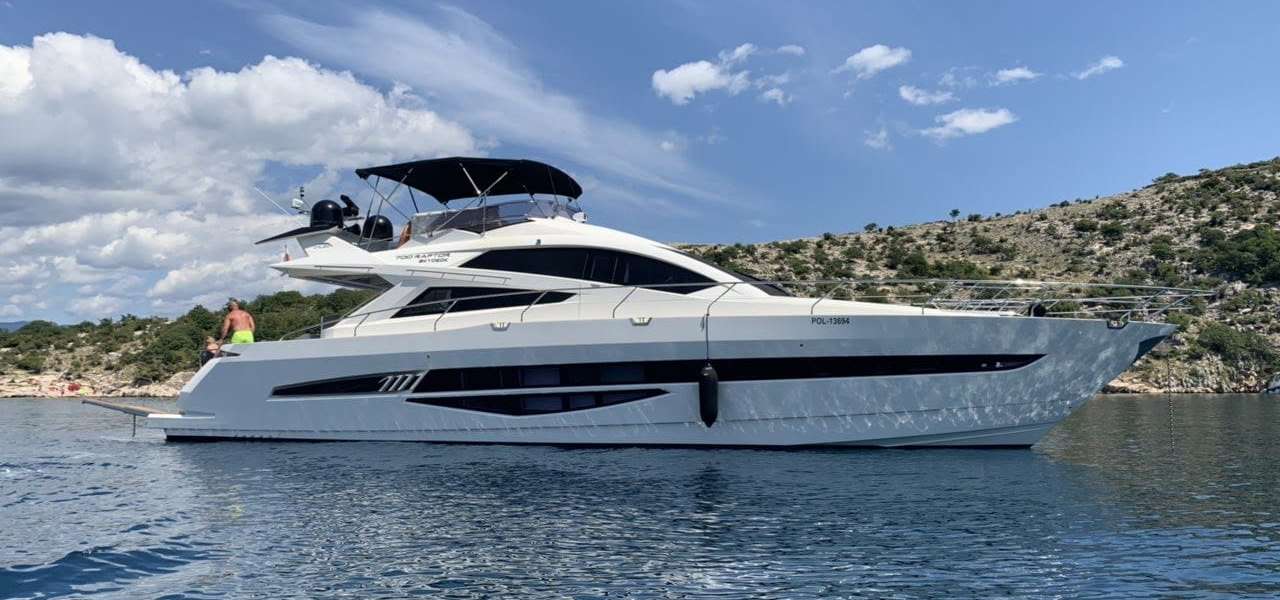 Barco a motor Galeon 700 Skydeck