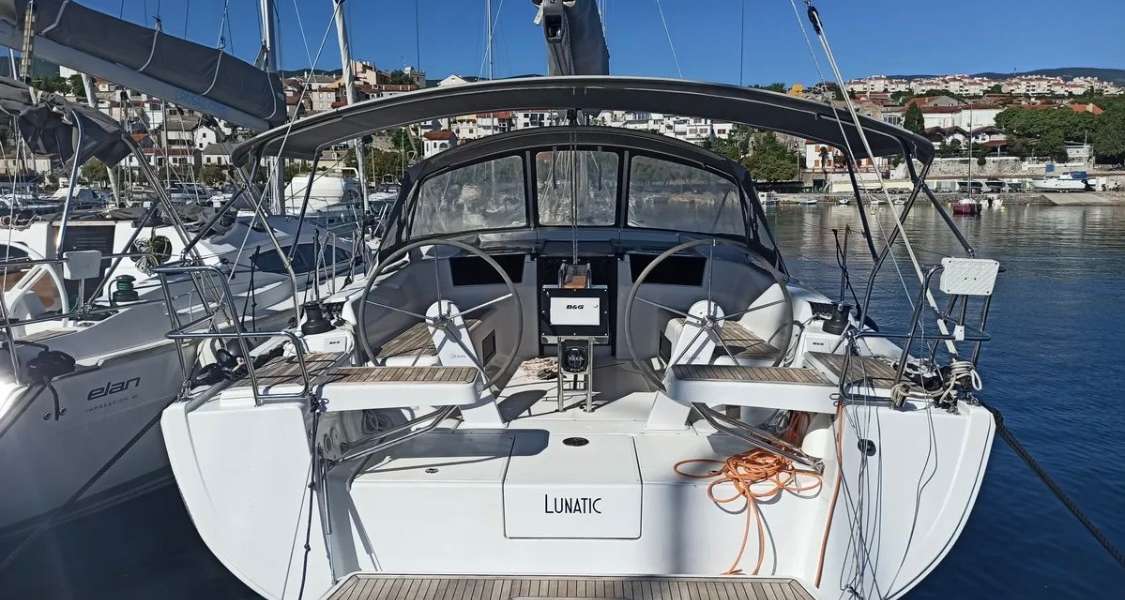 Sailboat Hanse 418