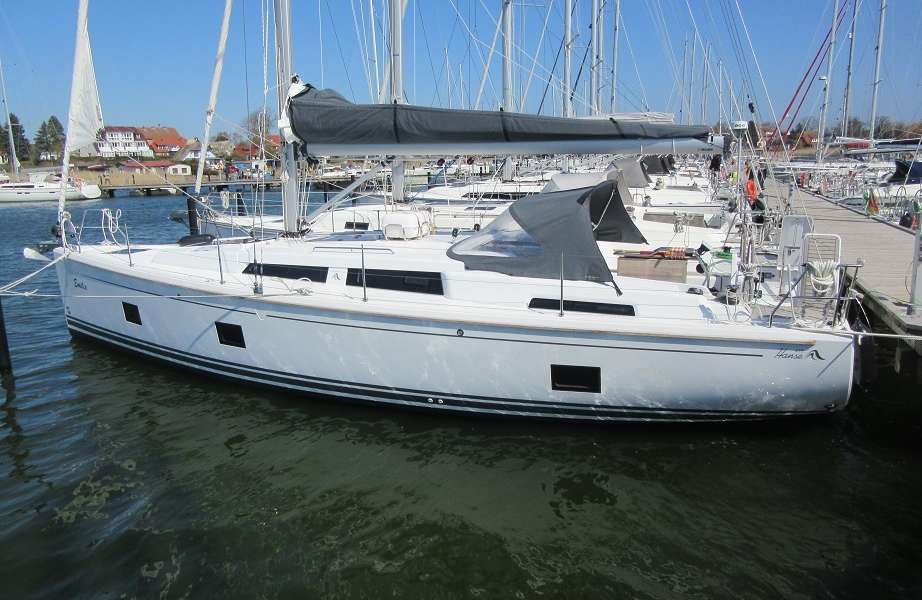 Sailboat Hanse 418