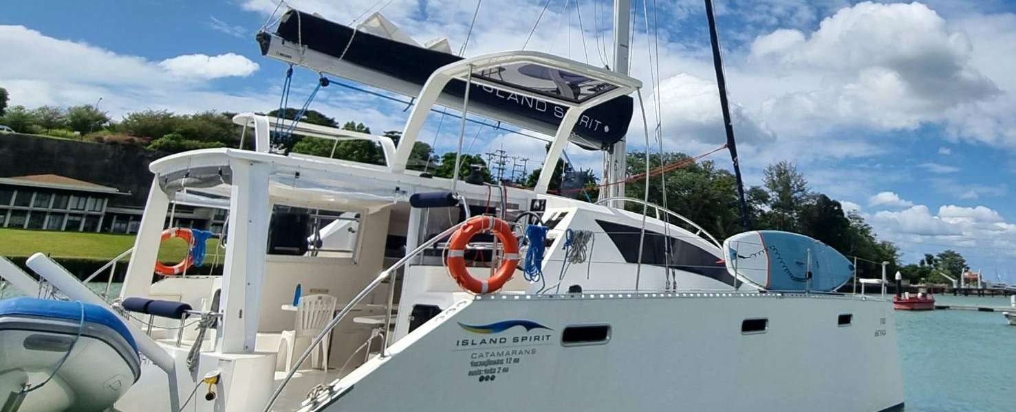 Katamaran Island Spirit 410