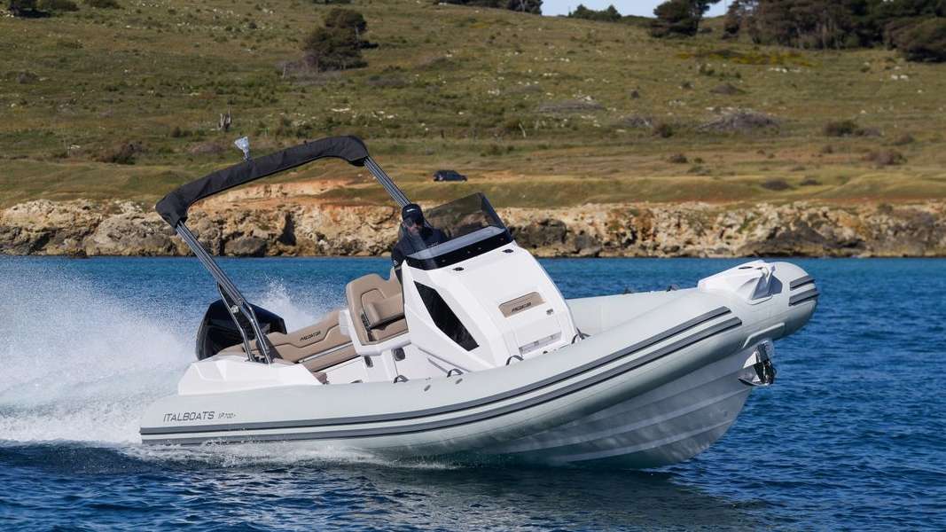 RHIB Predator 700