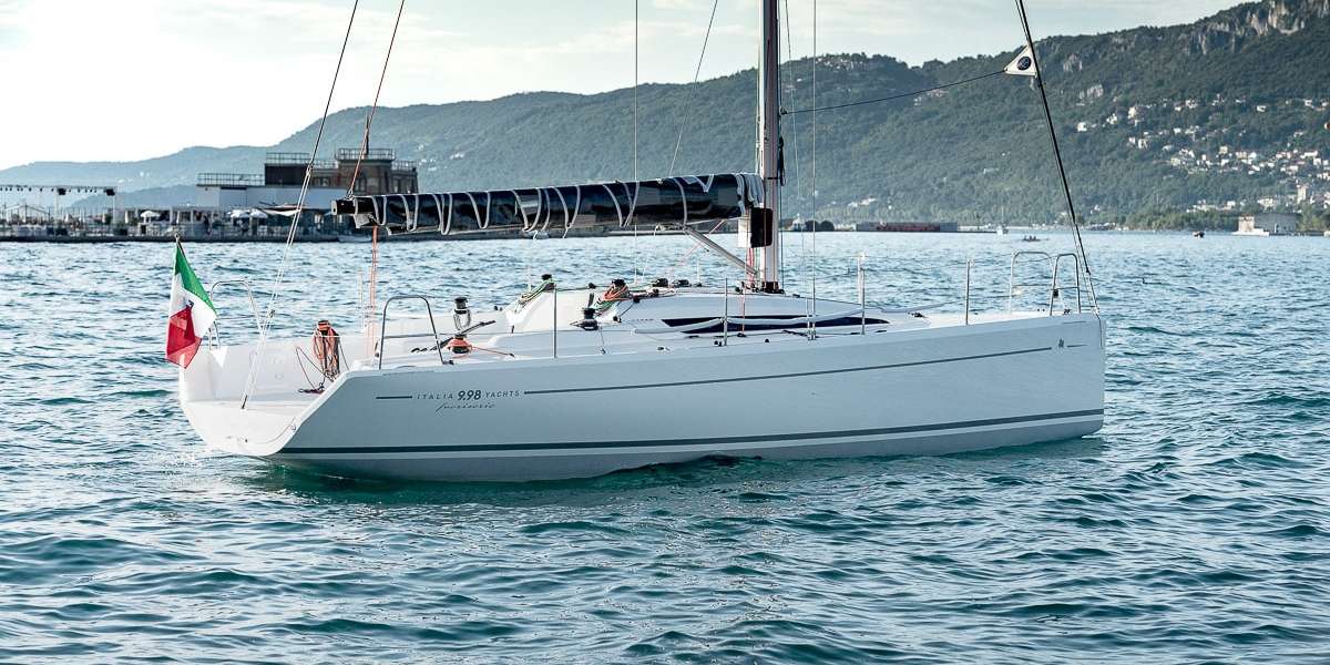 Segelboot Italia 9.98