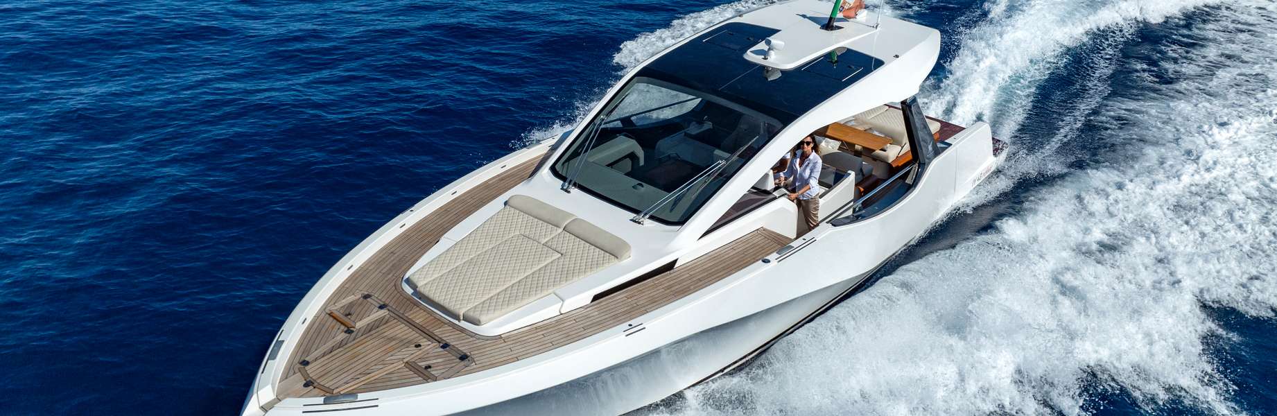 Bateaux à moteur IY 43 veloce