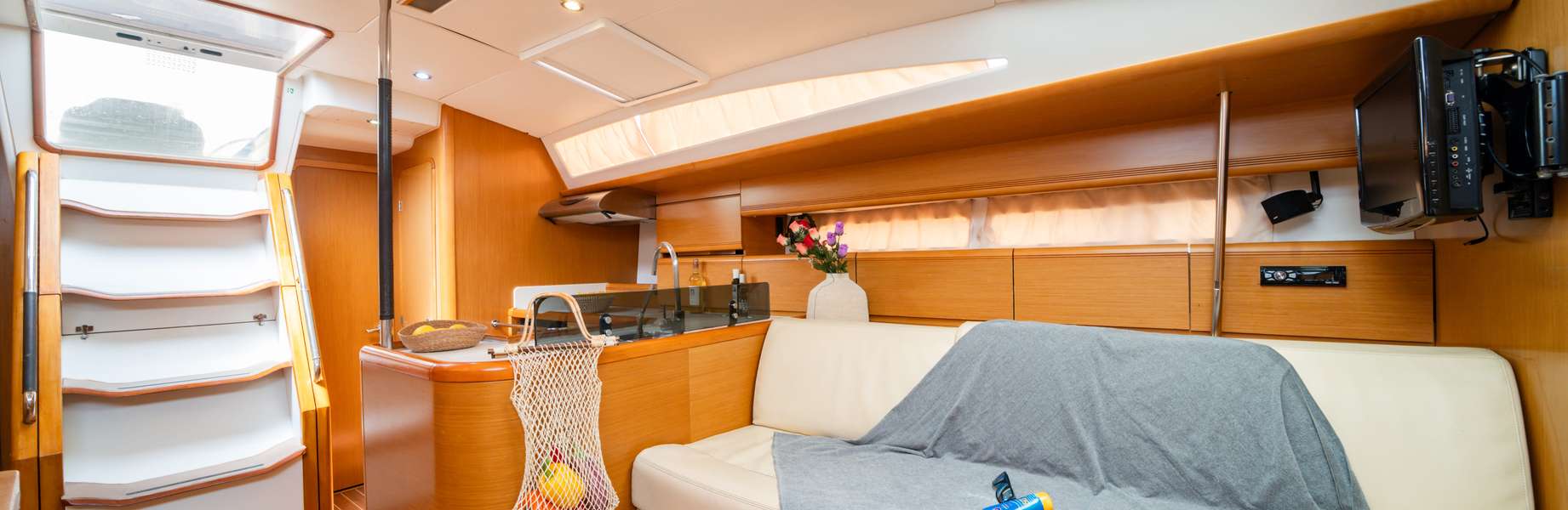 Sailboat Jeanneau 53