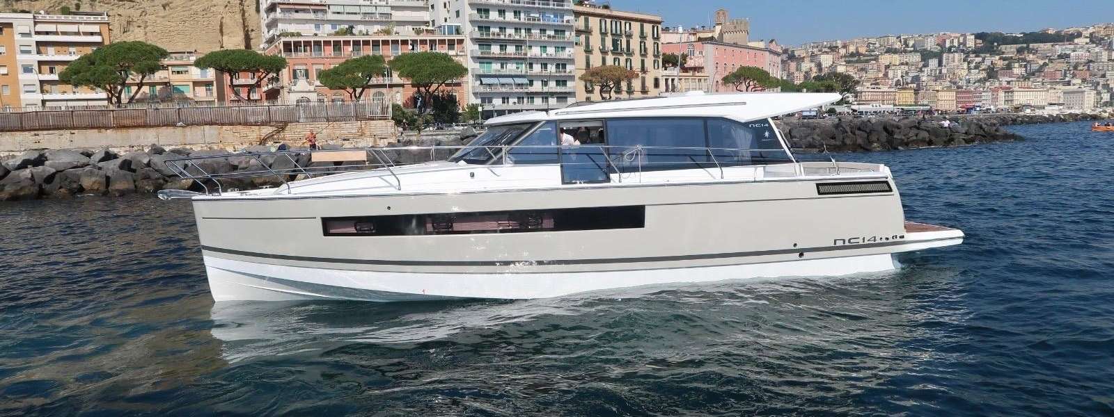 Barco a motor NC 14