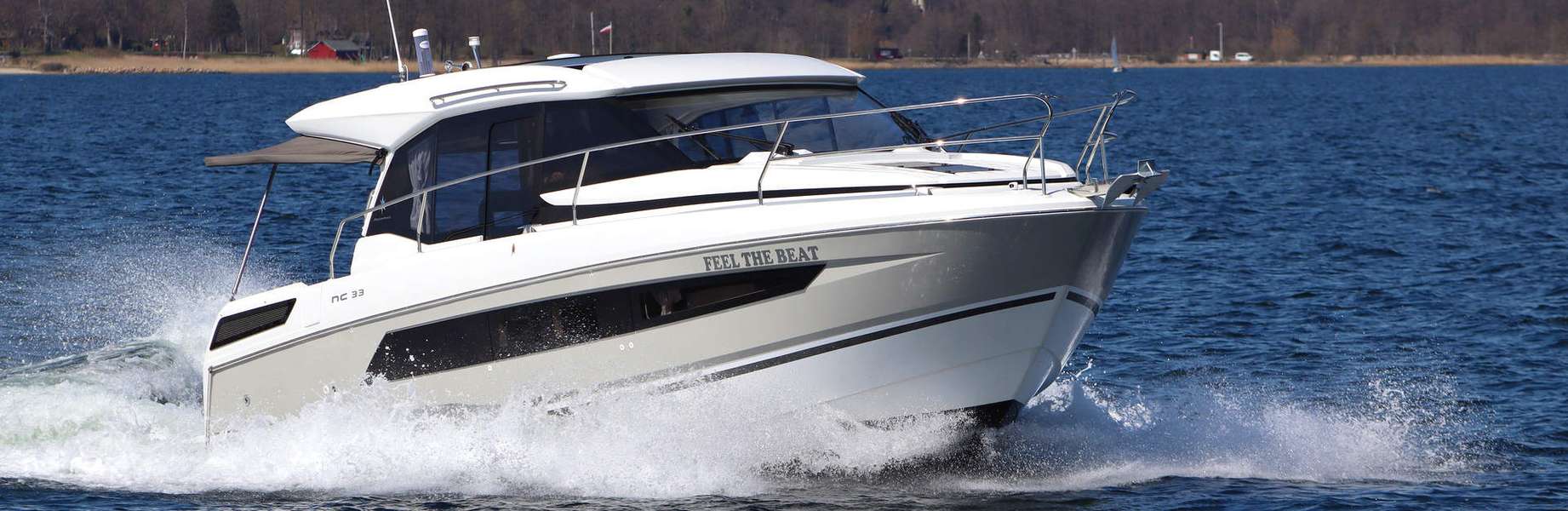 Bateaux à moteur NC 33