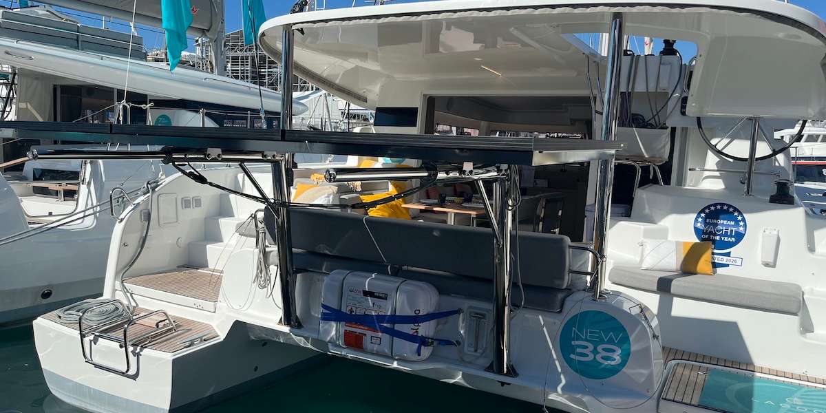 Catamaran Lagoon 38