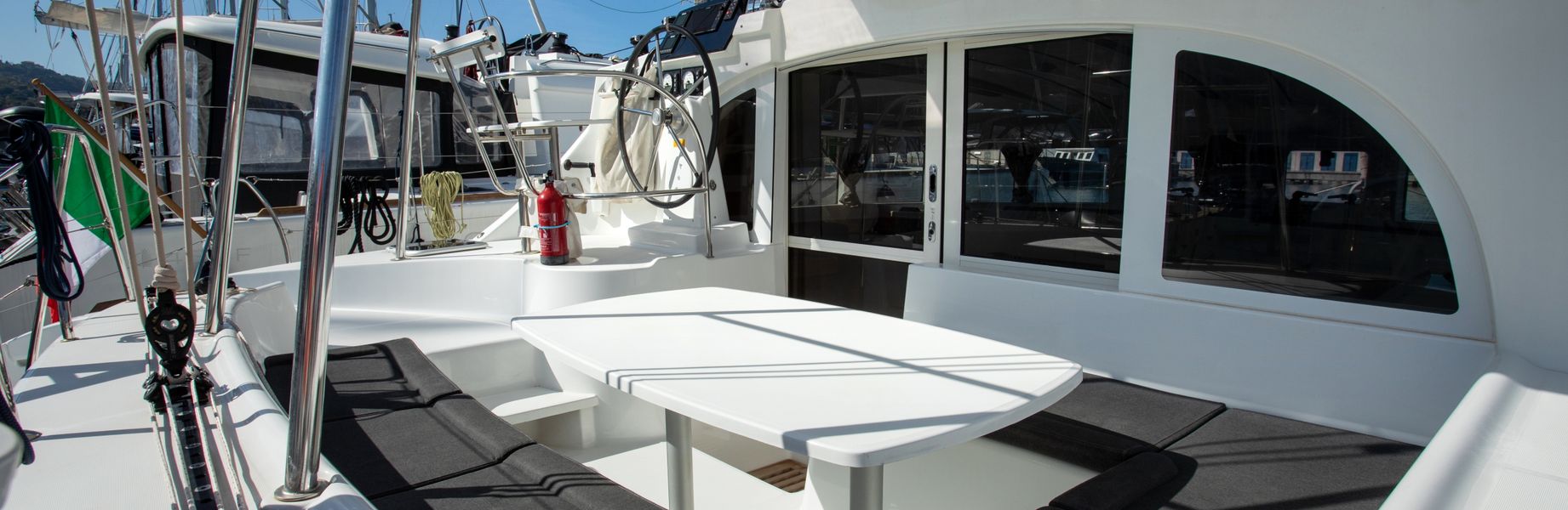 Catamarano Lagoon 380