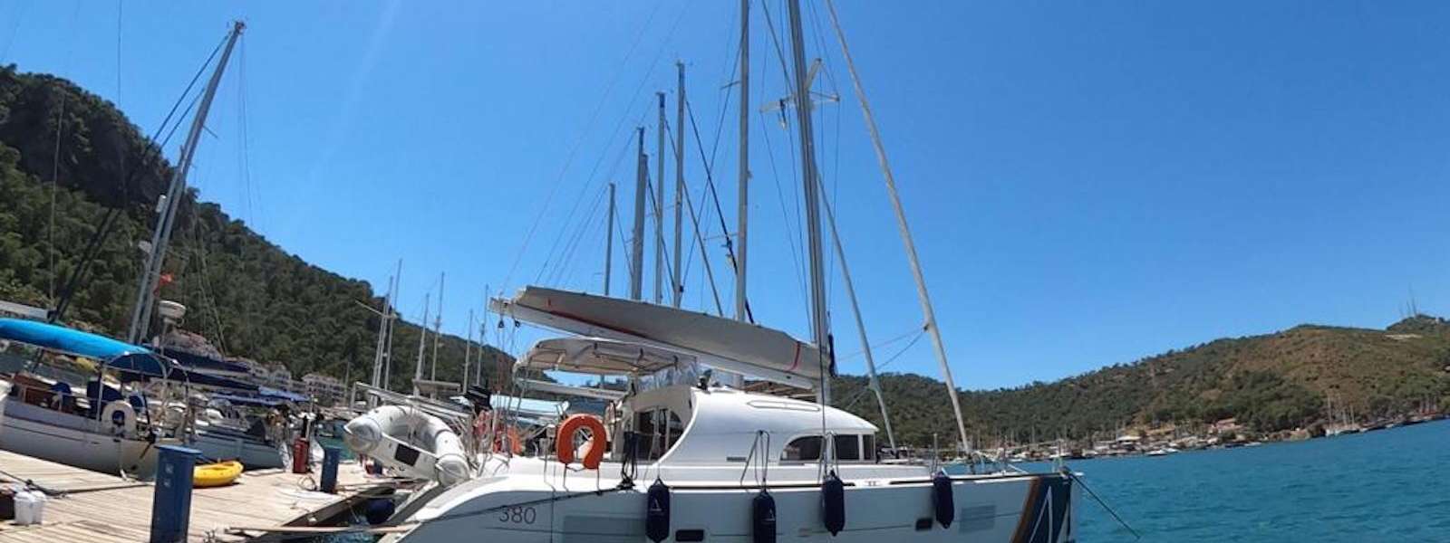Катамаран Lagoon 380