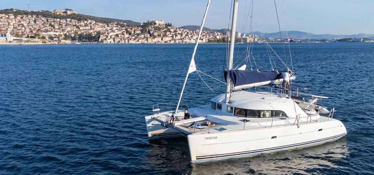 Катамаран Lagoon 380