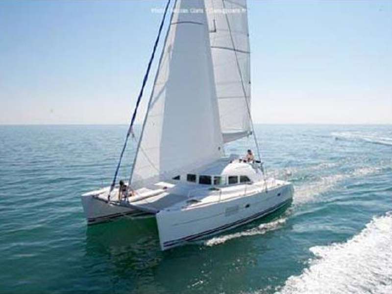 Catamarano Lagoon 380